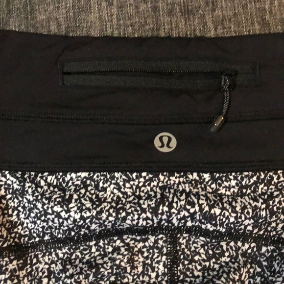 Lululemon 7/8 leggings. Sz 4. Pink/Black - Picture 3 of 5